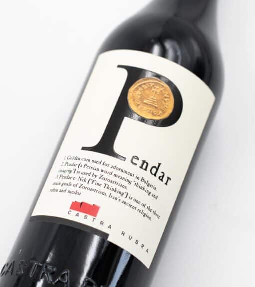 Detail etikety bulharského vína Pendar cuveé Merlot a Rubin.