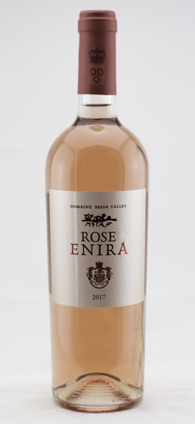 Enira Rosé - Perfektní doplněk k letním piknikům a grilovaným pokrmům. Užijte si autentickou chuť bulharského vína.