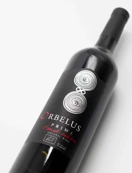Detail etikety bulharského vína Orbelus Prima Special Selection – limitovaná edice 4900 lahví, zrání 15 měsíců v bariku.