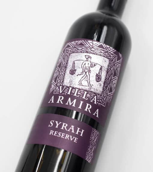Detail etikety bulharského vína Villa Armira Shiraz