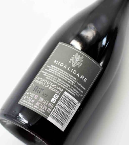Zadní popis na etiketě láhvé čeveného bulharského vina Midalidare Estate Nota Bene
