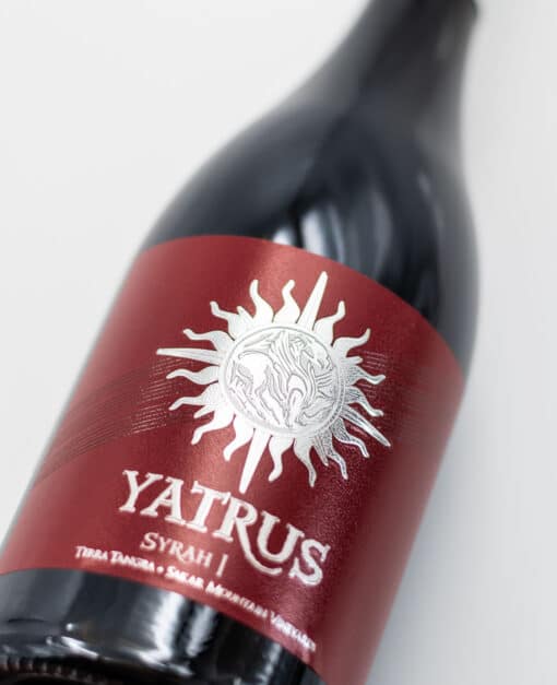 Bulharské víno červené Yatrus Syrah