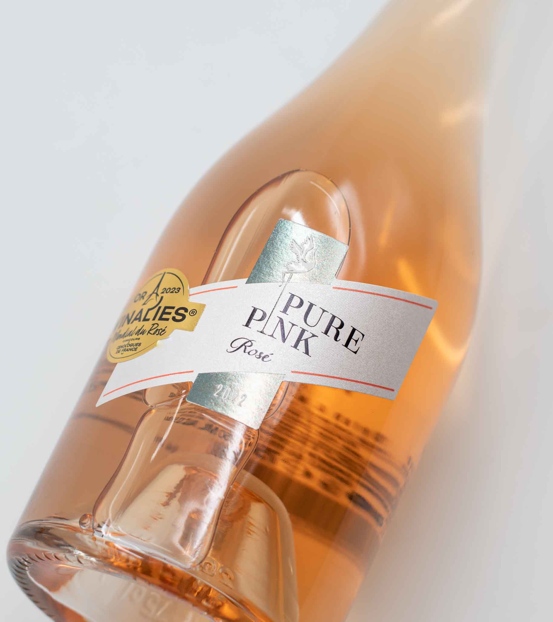 detail bulharského růžového vína Pure Pink Domaine Boyar