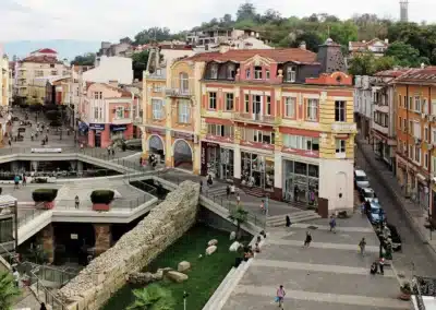 Antické centrum Plovdivu kde se vyrabí víno Mavrud