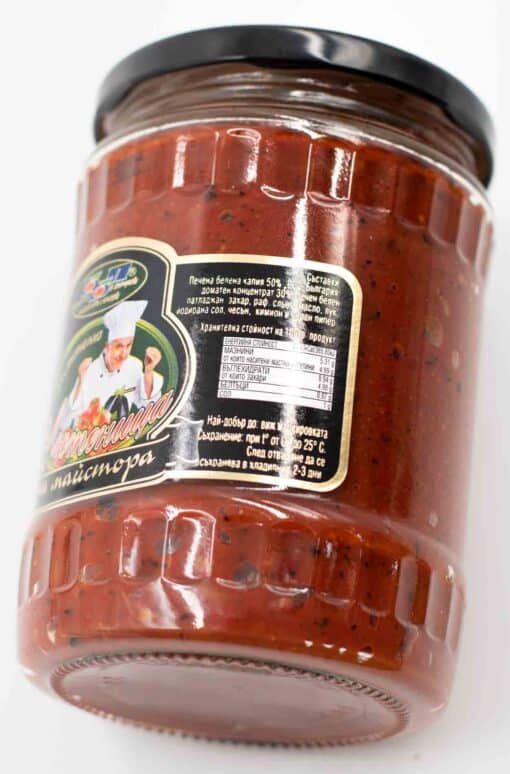 Detail hrubě mleté struktury domácí bulharské ljutenice BBP ve skle